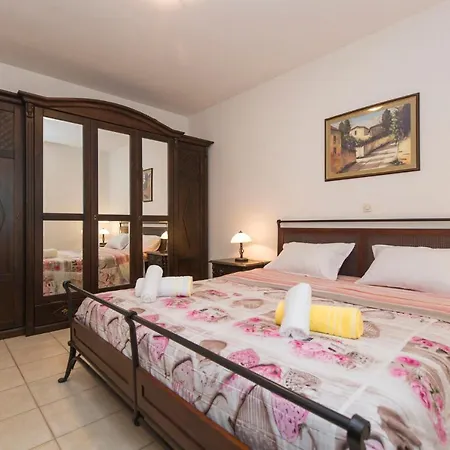 House Paolo 2264 פולה